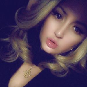 🌸💎🦄💕 meet your Posh ambassador, Erica 😏😎